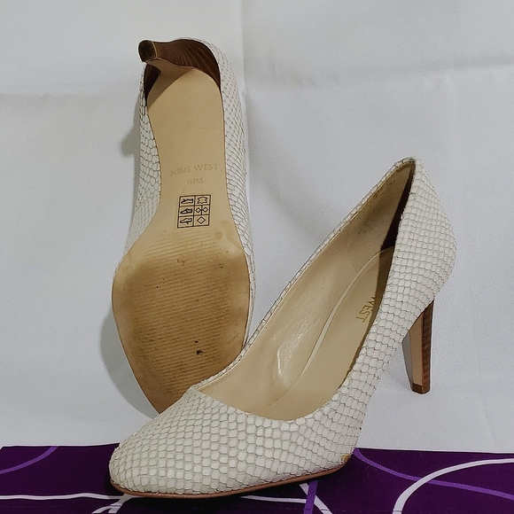 Nine West White/Cream Leather Snakeskin Closed Toe Heels - Size 6.5 M - Picture 4 of 16